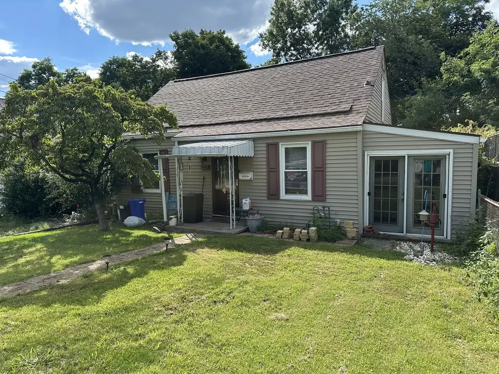 221 Seneca Drive, New Kensington