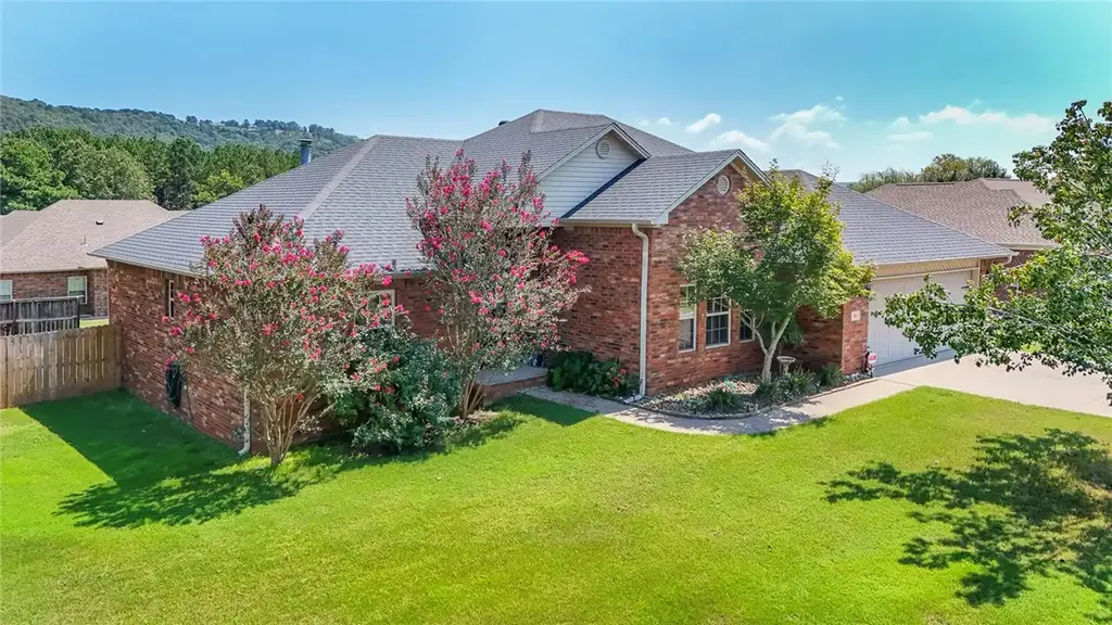 86 Sunfish Avenue, Russellville