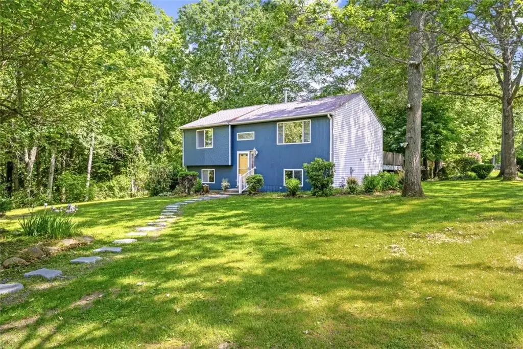 107 Huckleberry Rd, North Kingstown