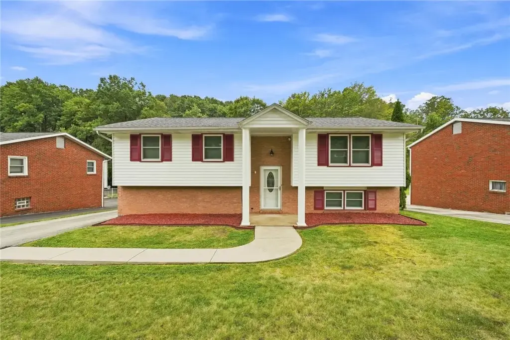 614 Stamford Drive, Hempfield
