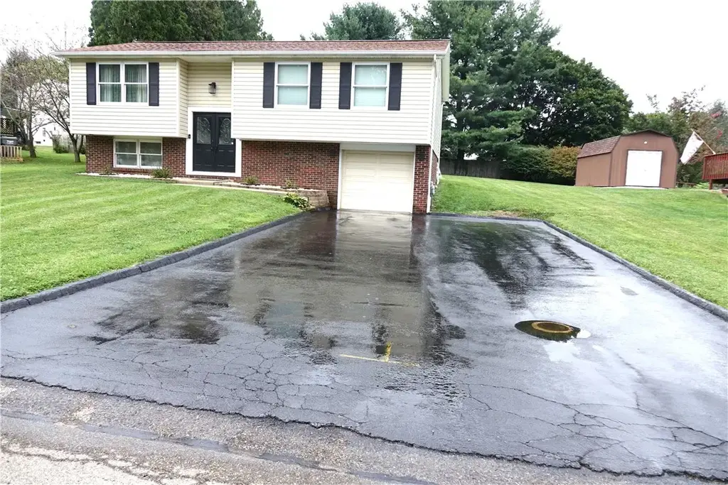 216 Oberlin Drive, Center