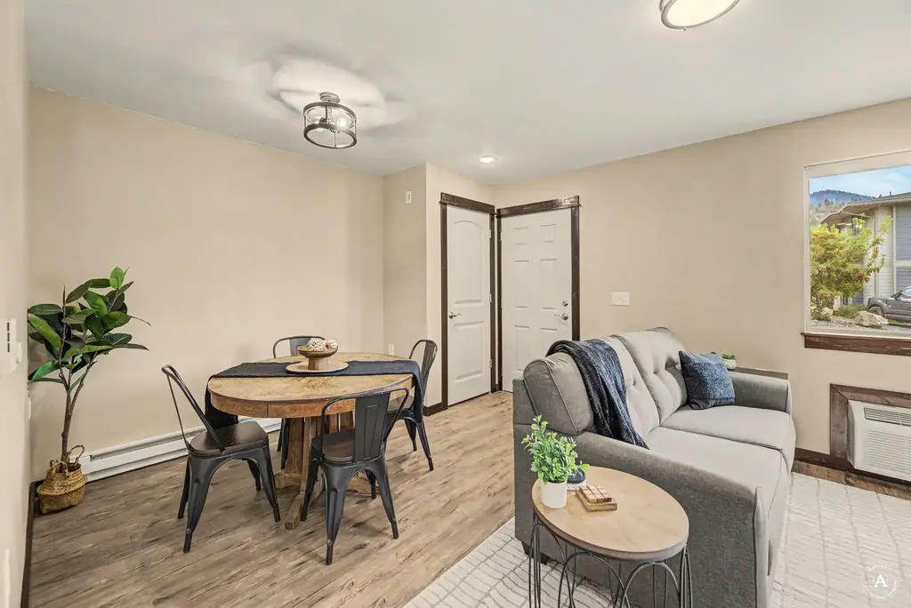 2872 Overlook Boulevard, Helena