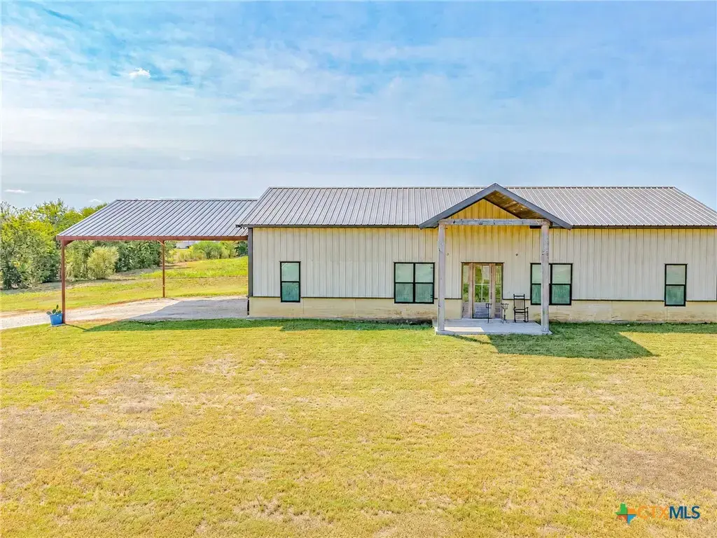 487 County Road 301, Shiner