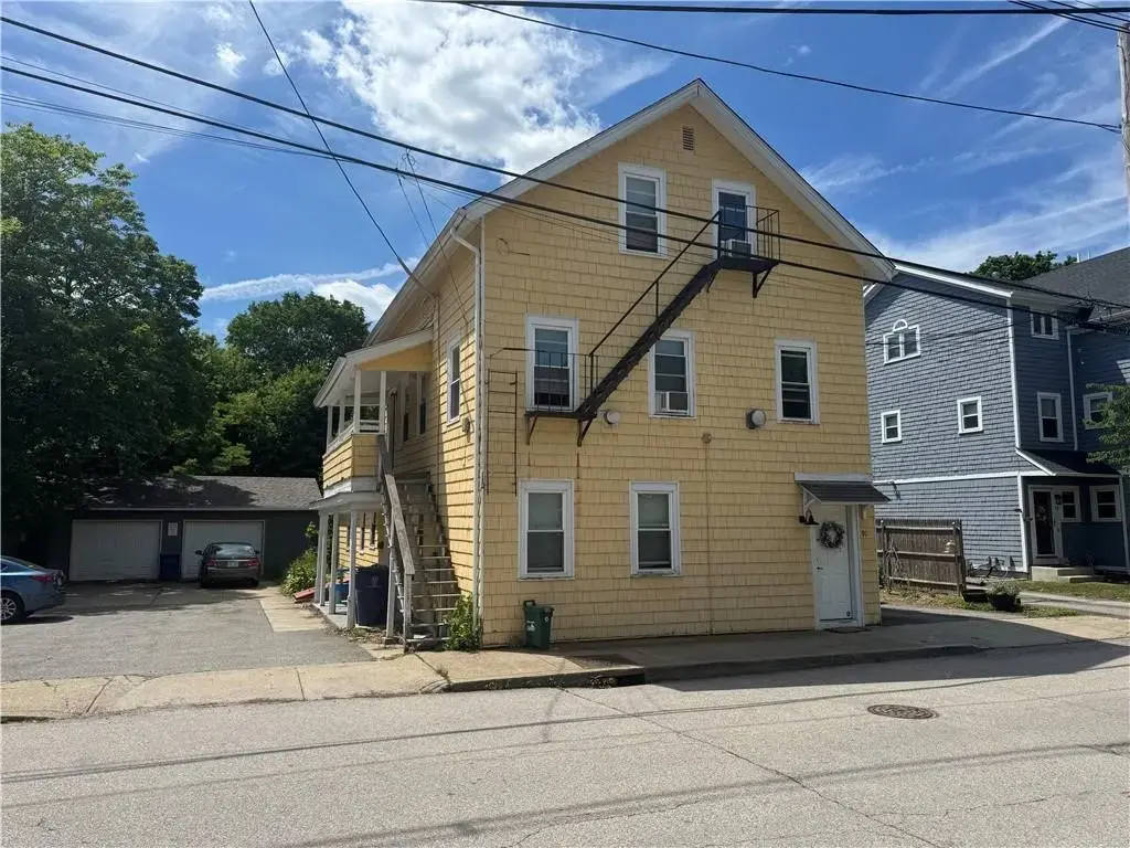 91 Duke St # 3, East Greenwich