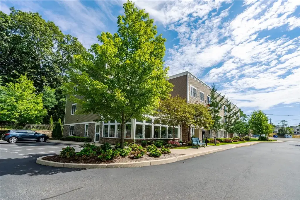 1001 Main St # 12, East Greenwich