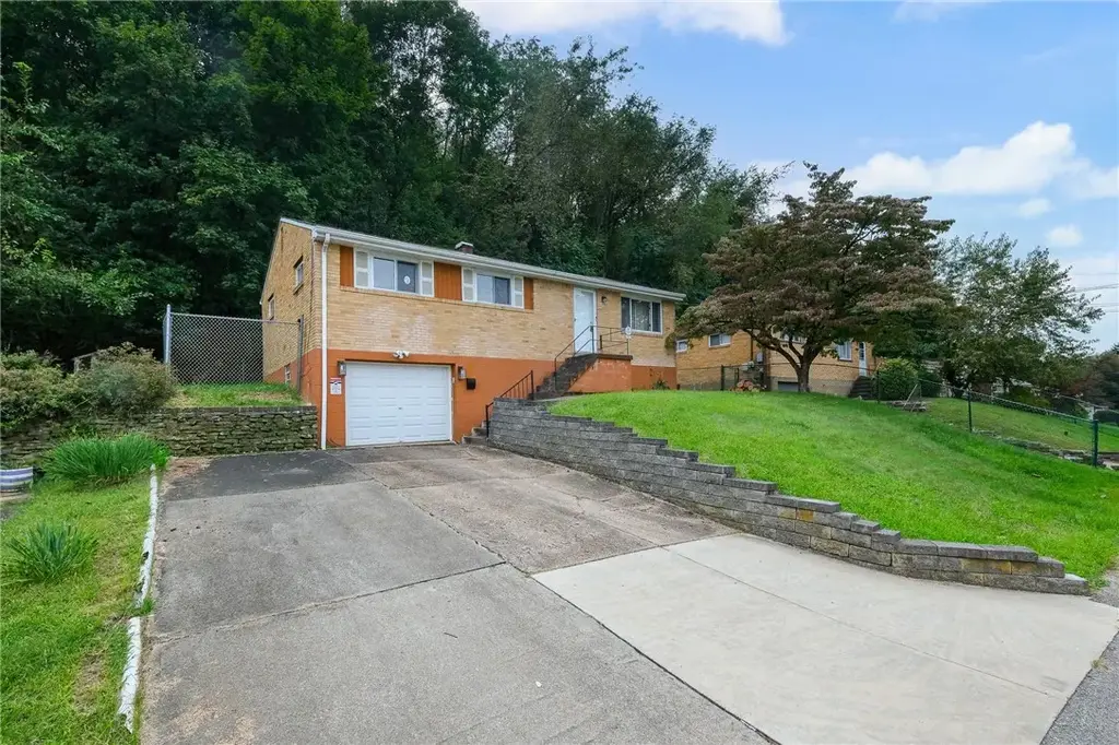 137 Eastminster Drive , Verona