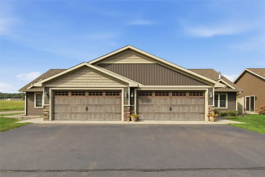 5592 Green Park Drive, Eau Claire