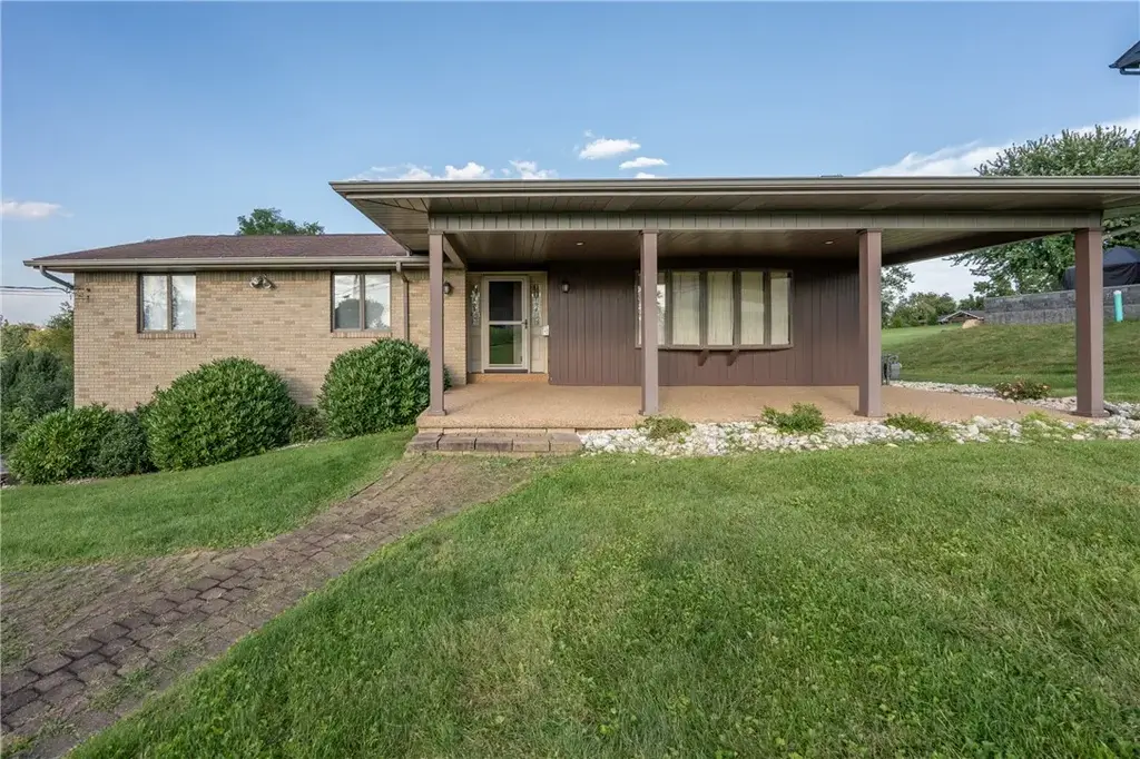 1217 Hillview Drive , North Huntingdon