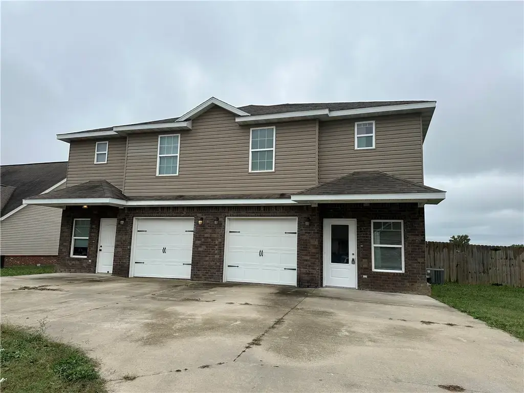 815 Baker Street, Gravette