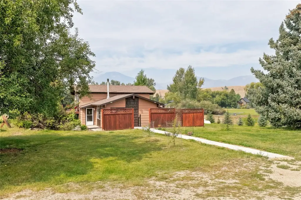 646 Three Mile Creek Road, Stevensville