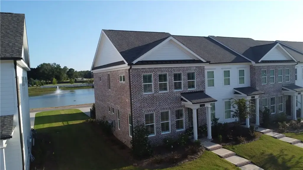 211 Black Swann Rd, Auburn