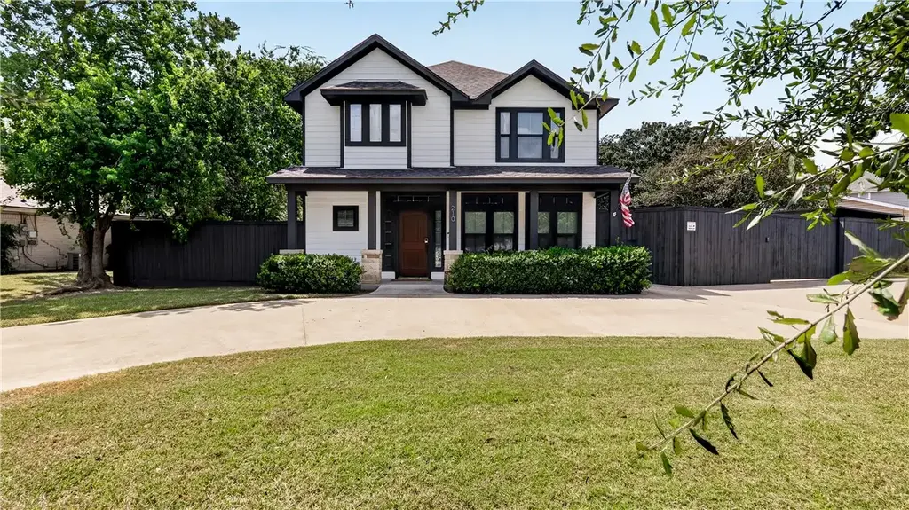 210 Rosemary Lane, College Station