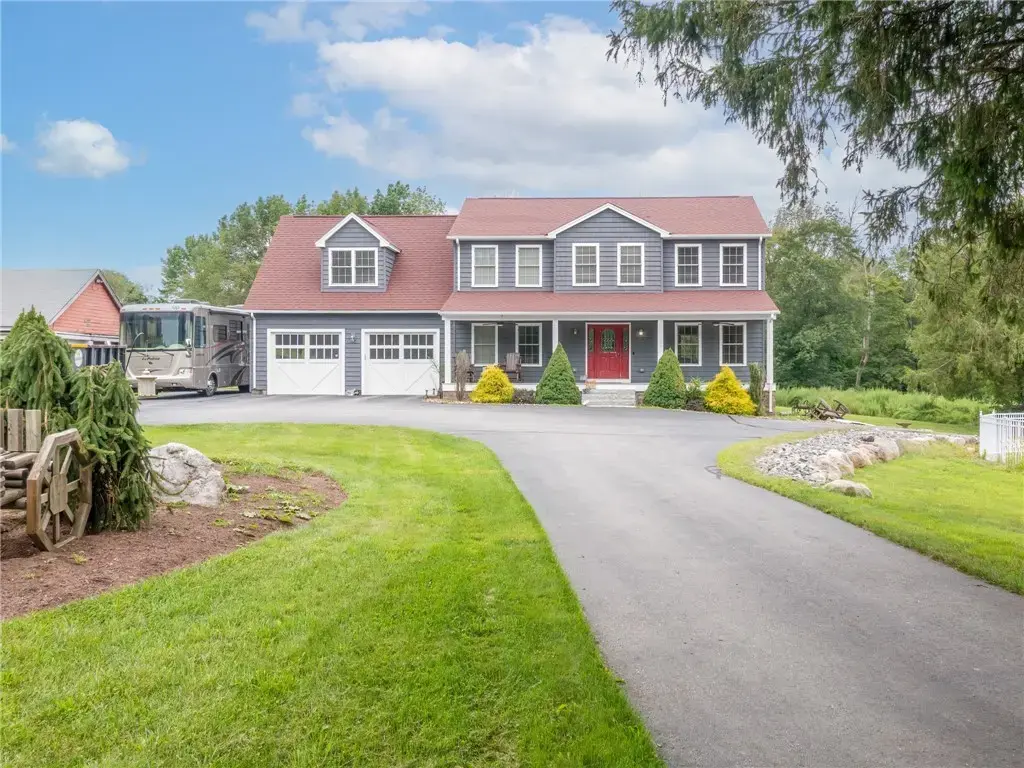 203 Hartford Pike, Foster