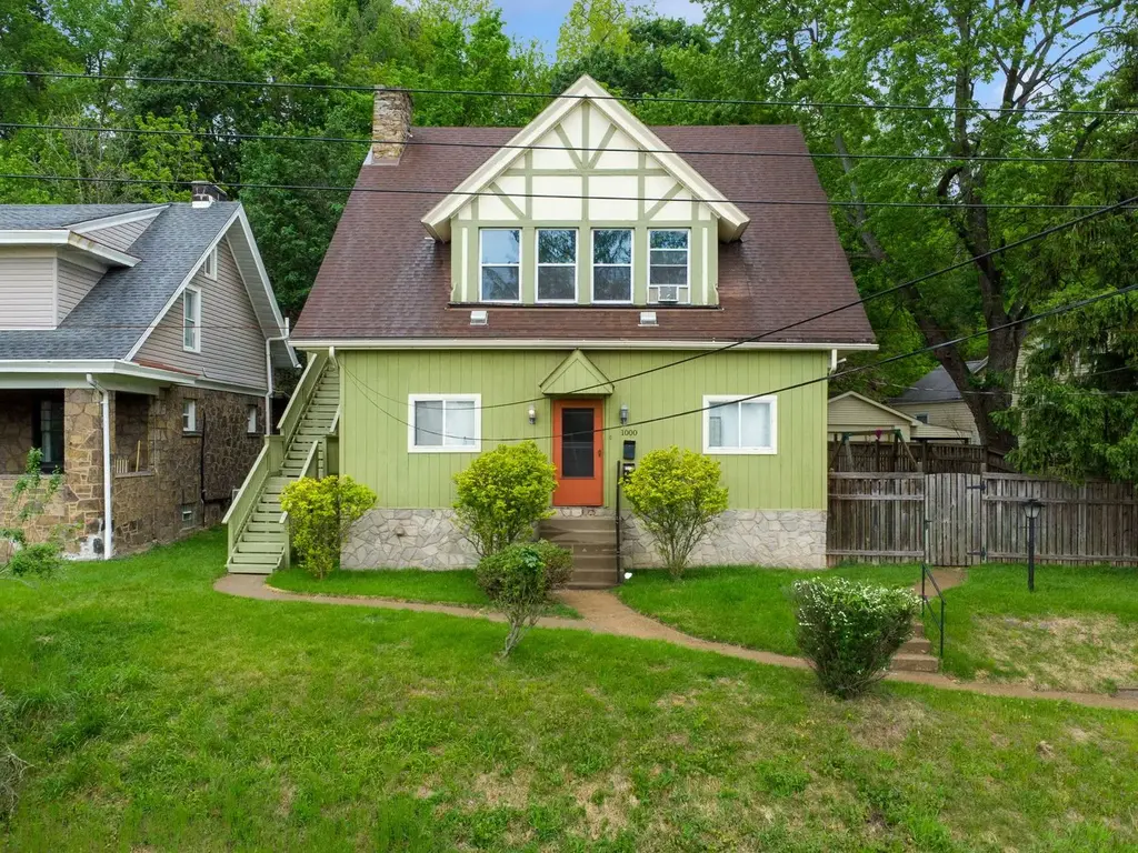 1000 Davis Avenue, Brighton Heights