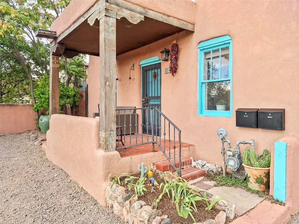 824 Agua Fria Street, Santa Fe
