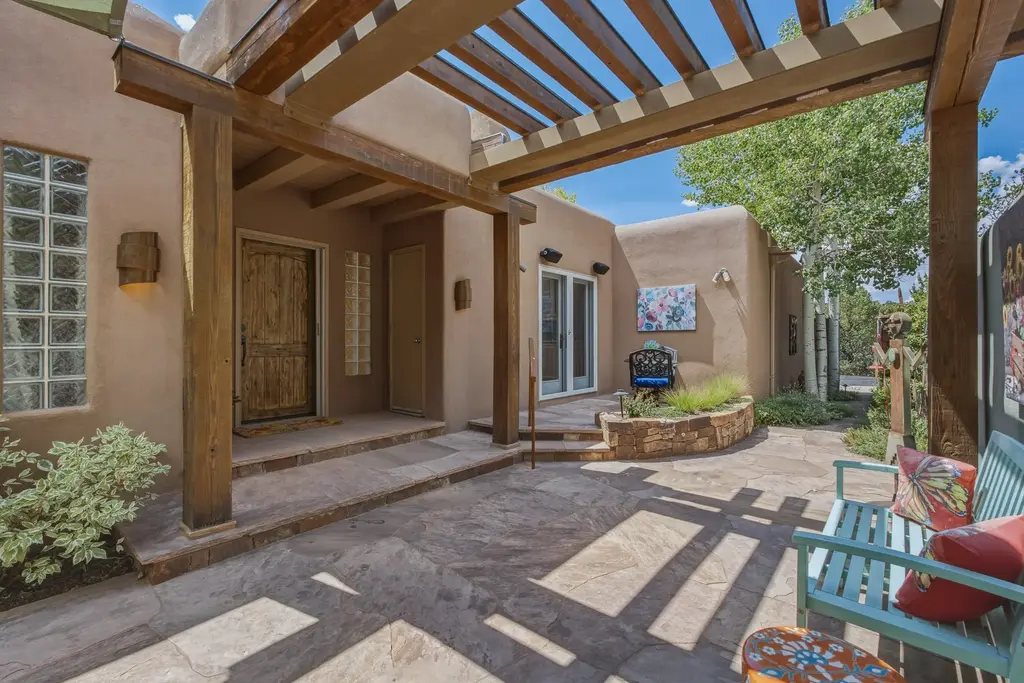 957 Paseo Del Sur, Santa Fe