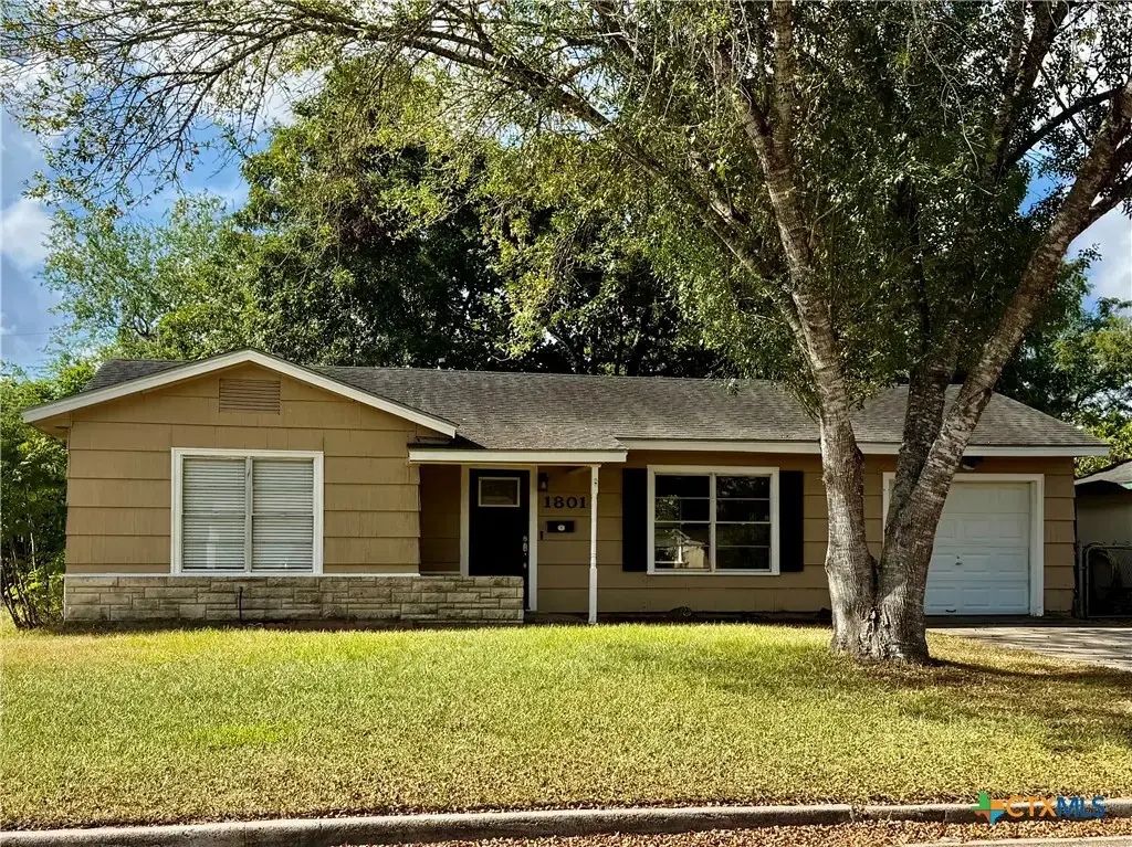 1801 E Walnut Avenue, Victoria