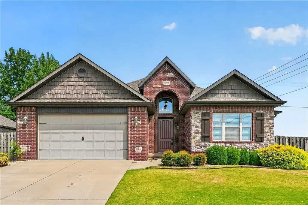 5599 Murfield Drive, Rogers