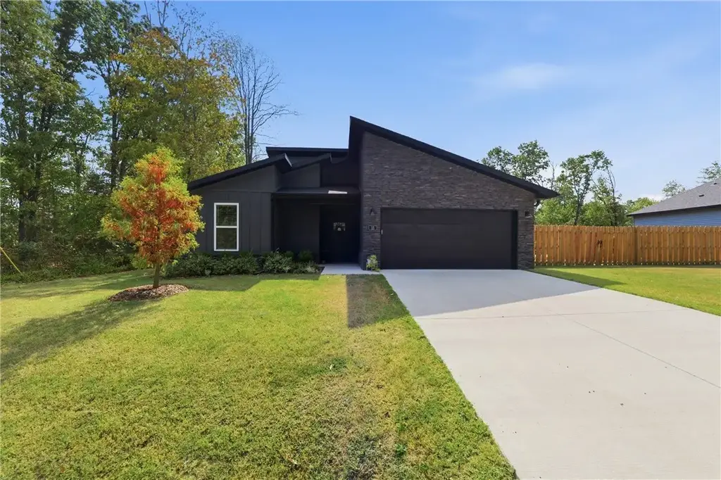15 Exminster Lane, Bella Vista
