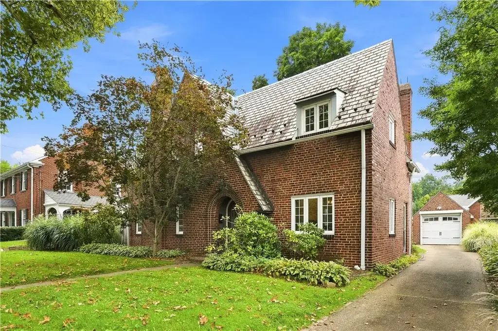 302 Maple Lane, Edgeworth