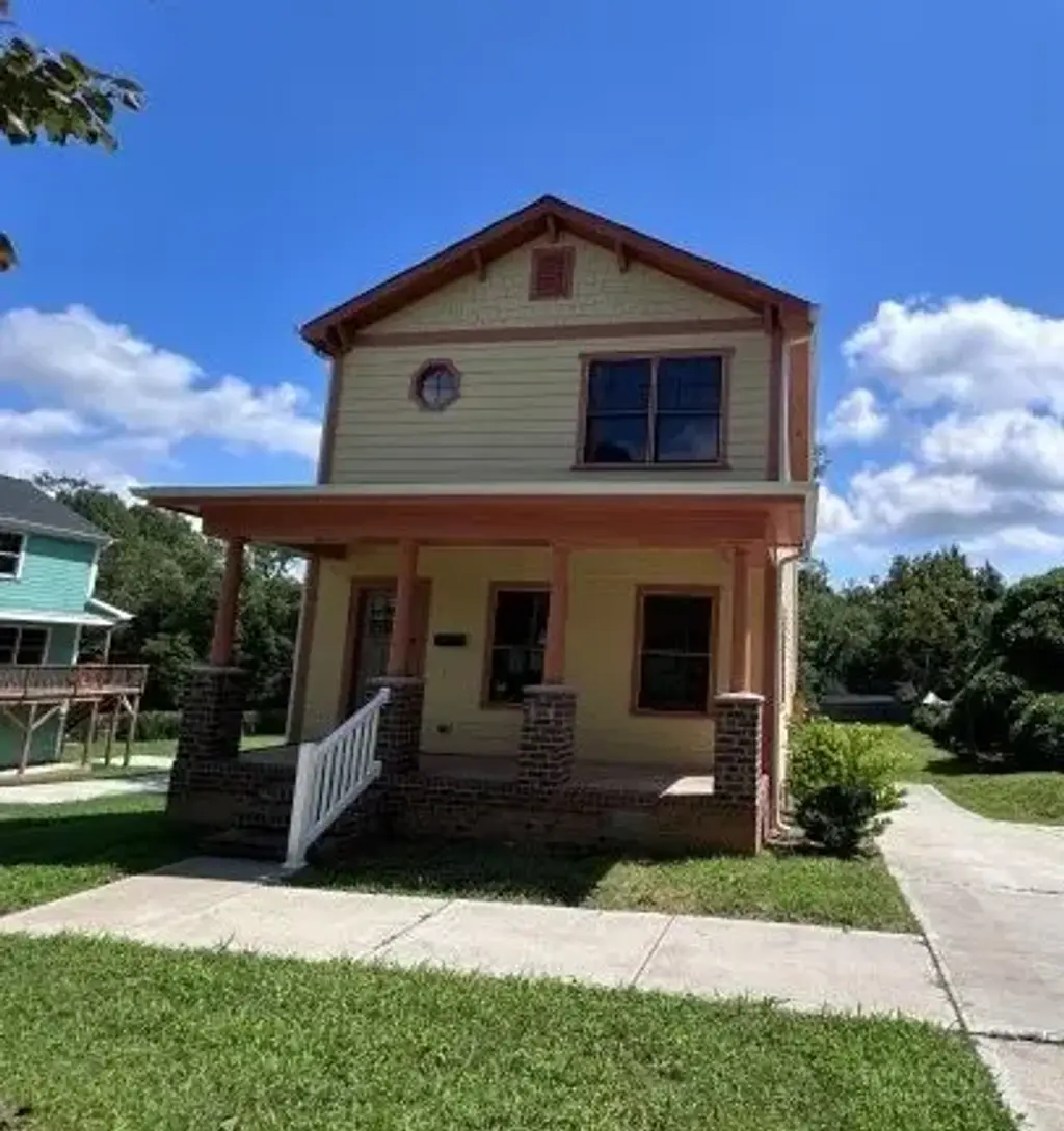 523 W Front Street, Statesville