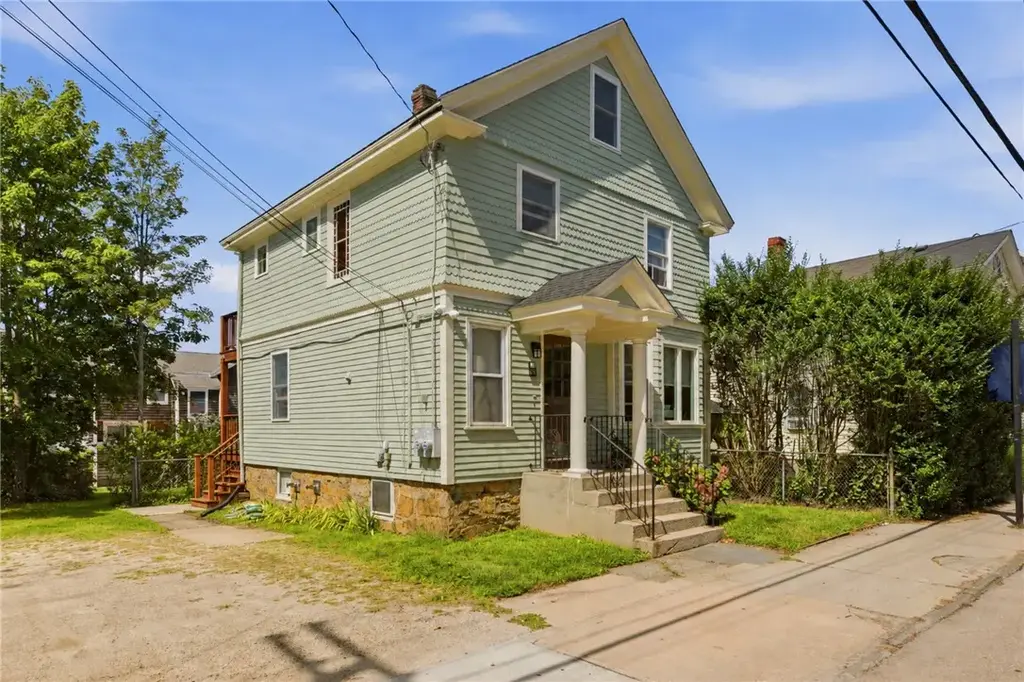 629 Thames St # 2, Newport