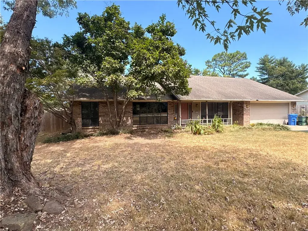 2642 Golden Oaks Drive, Fayetteville