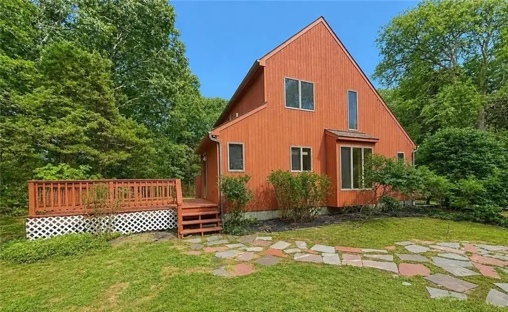 56 Lakeside Dr, Charlestown