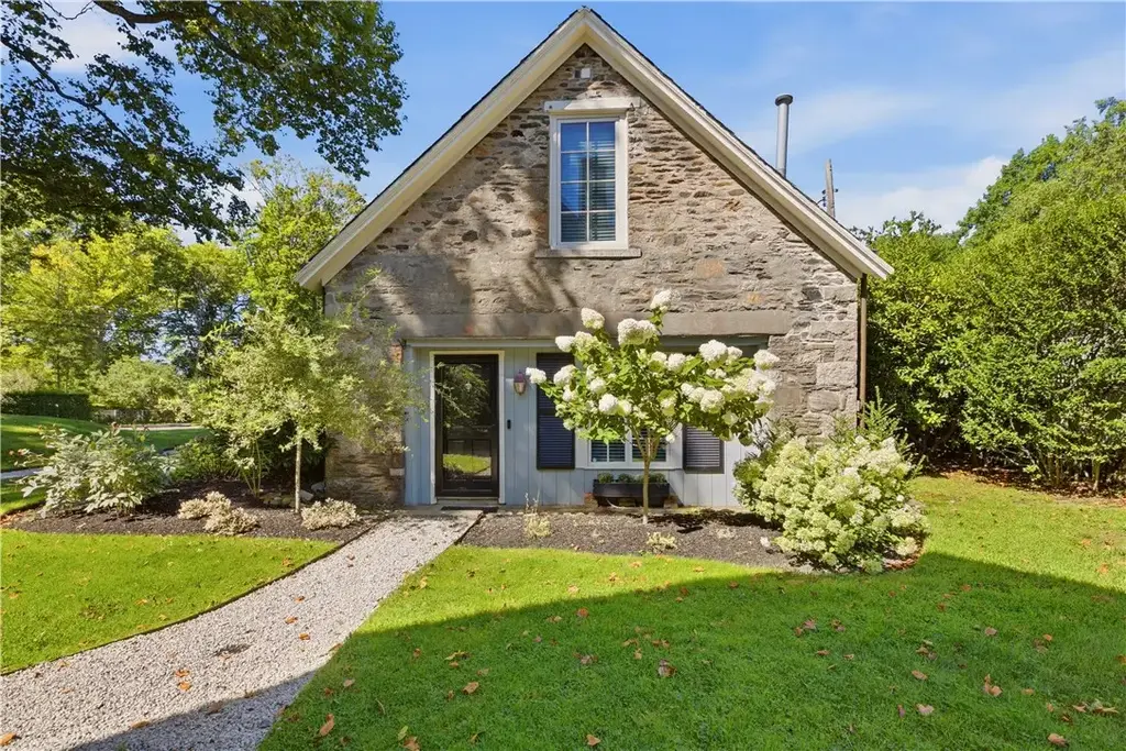 453 Bellevue Ave # Ch, Newport