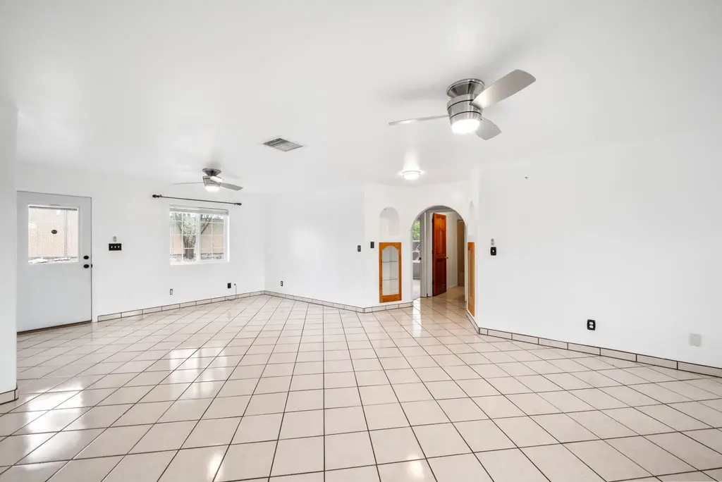 511 N. Railroad Avenue, Espanola