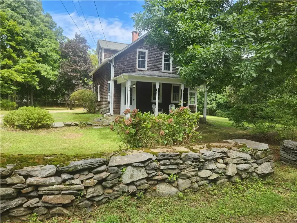 46 Carr Ln, Jamestown