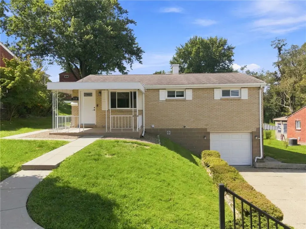718 Illini Drive, Monroeville