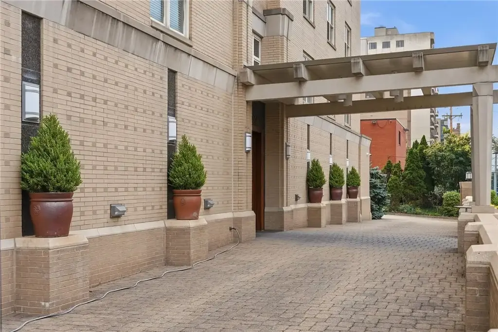 220 Bellefield Avenue 1002, Oakland