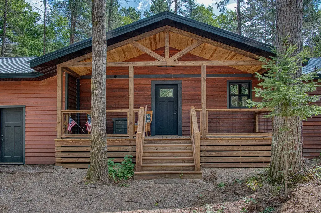 2601 Len Ellen Cir, Sayner