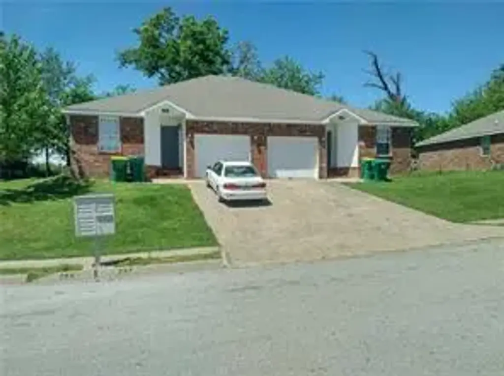 335 Graystone Circle, Centerton