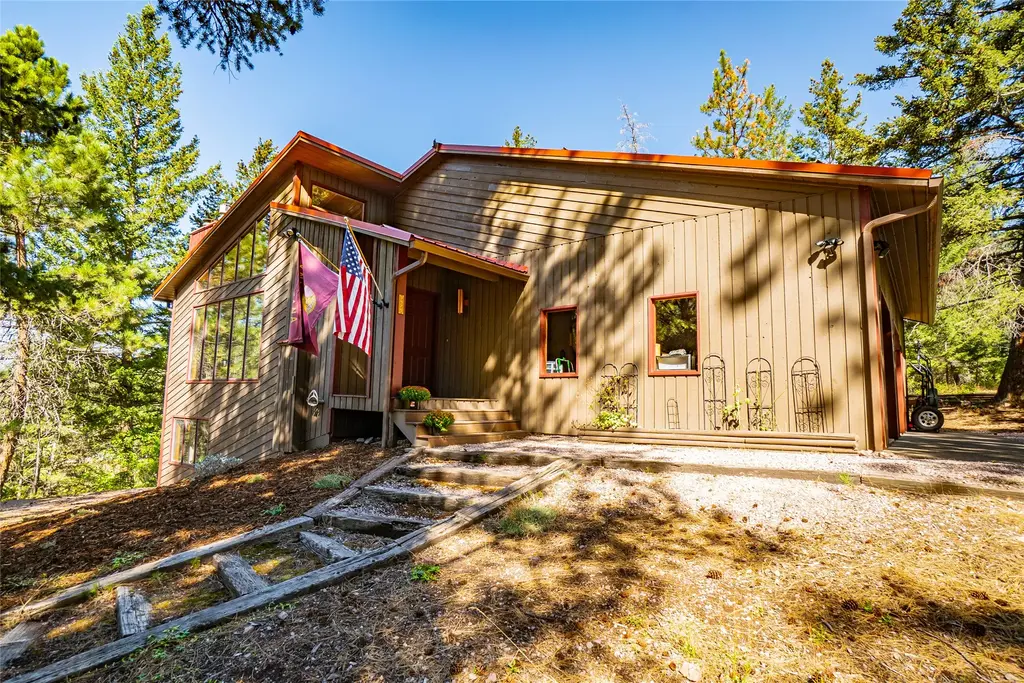 9575 Bridge Burn Trail, Clinton