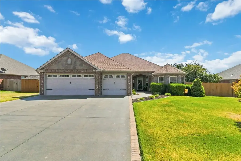 3507 Sw Windy Oak Avenue, Bentonville