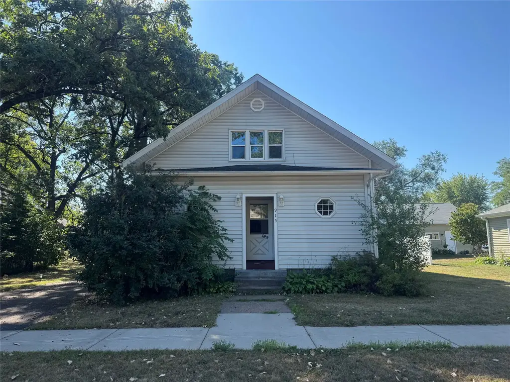 915 Miles Street 1-2, Chippewa Falls