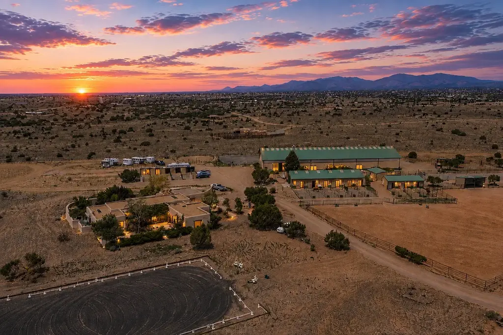 277 Spur Ranch Road, Lamy