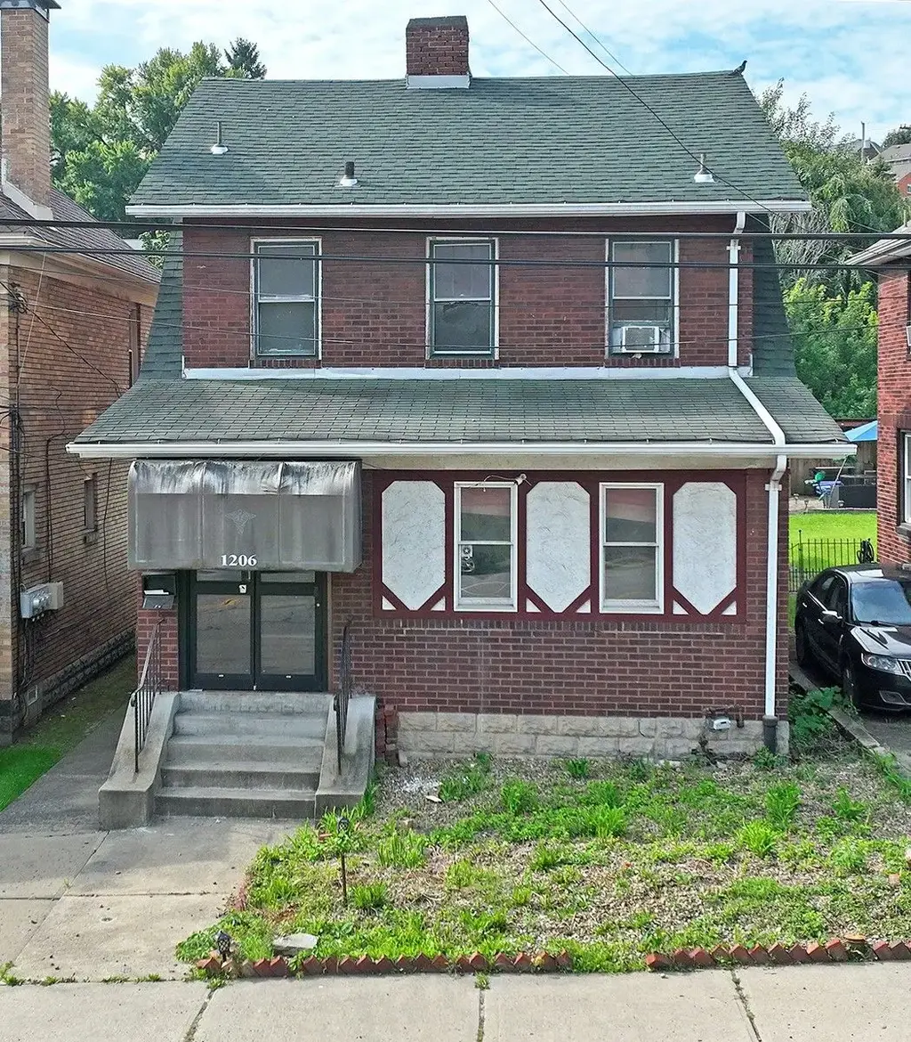 1206 Brookline Boulevard, Brookline