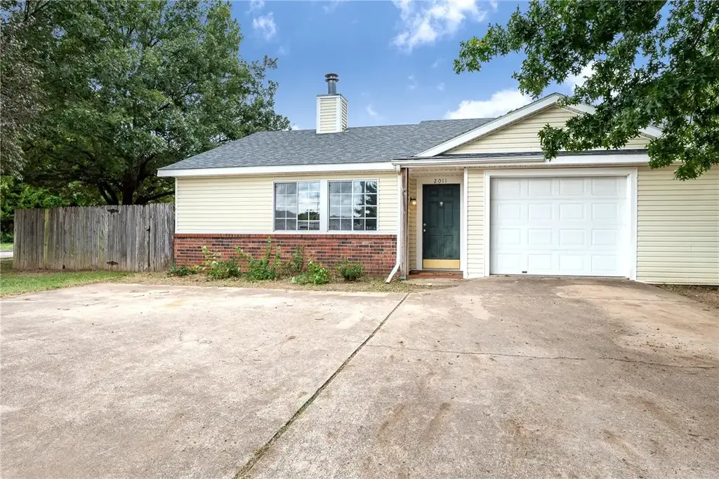 2011 Chestnut Avenue, Fayetteville