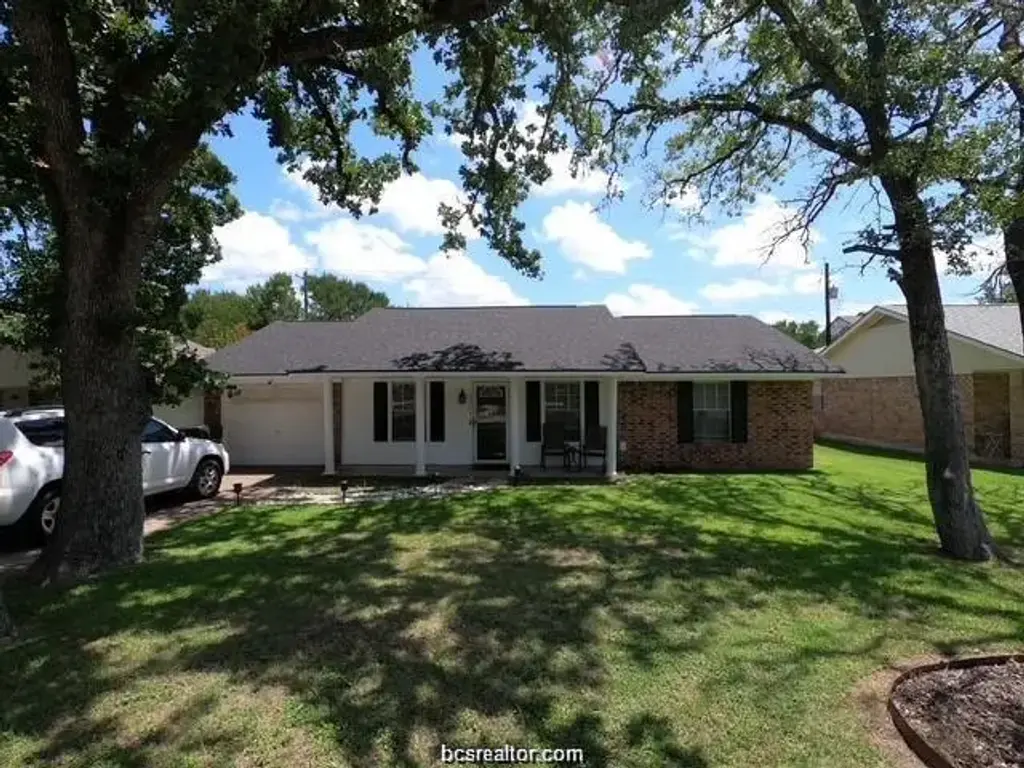3105 Heatherwood Drive, Bryan