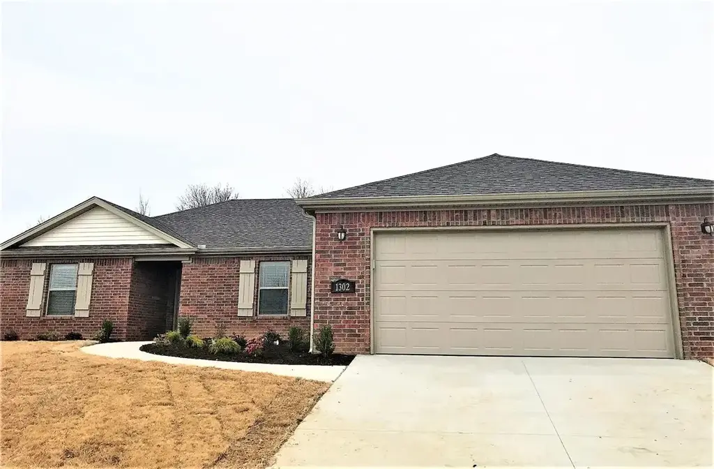 1302 Eagle Court, Gravette