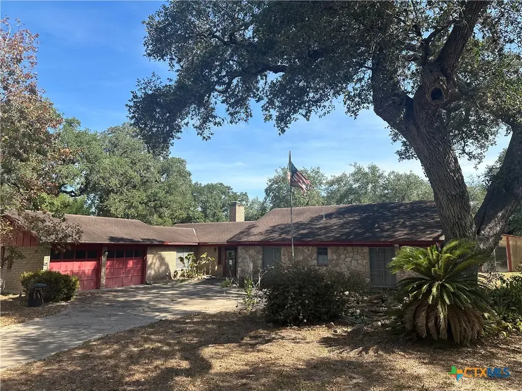 408 Royal Oak Drive, Victoria