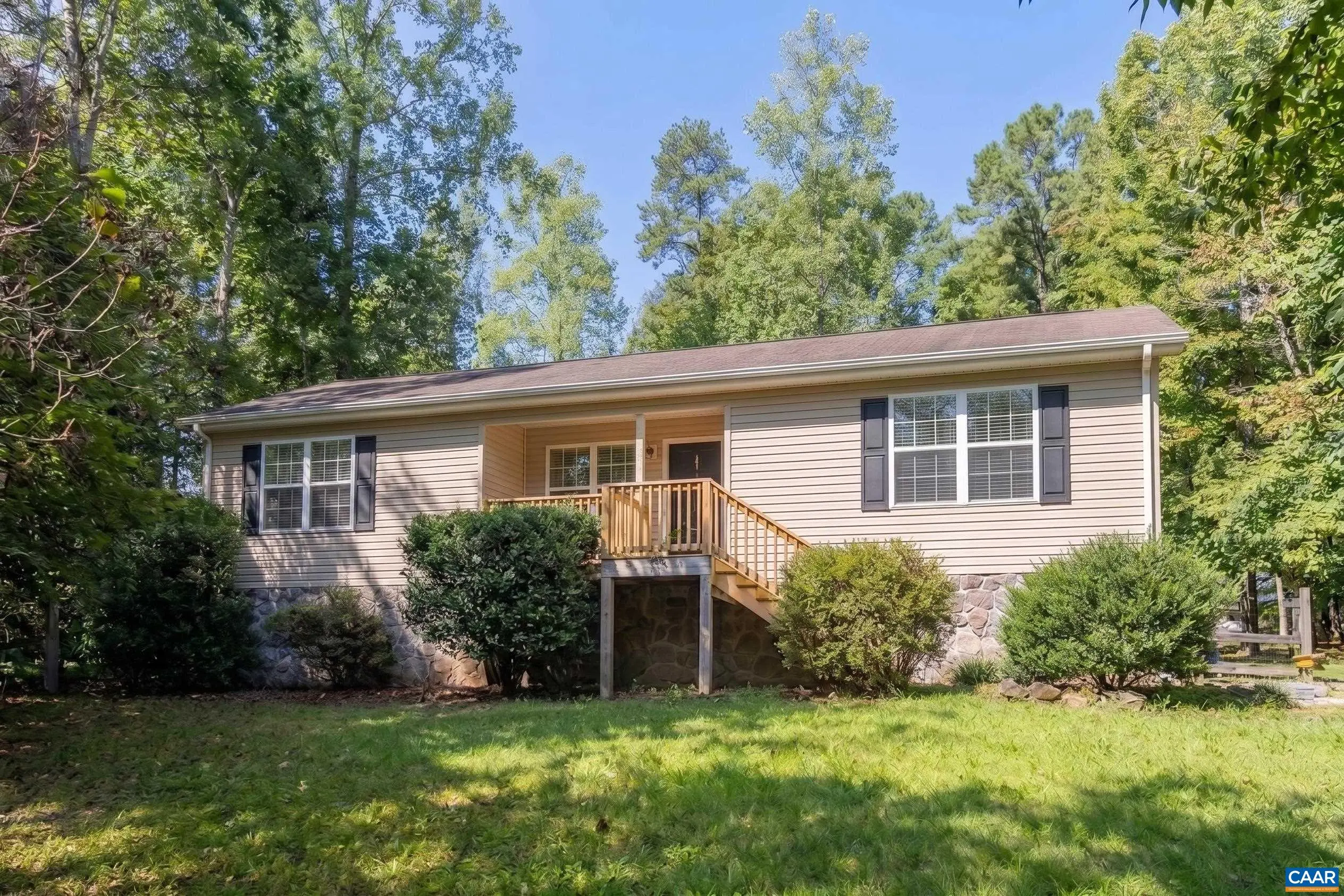 10 Iroquois Way, Palmyra
