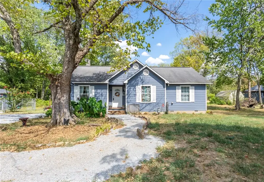 192 Maple Avenue, West Fork
