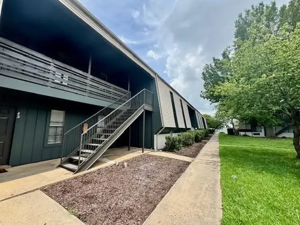 1701 S West End Street 56, Springdale