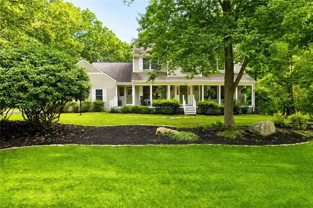 109 Woodridge Dr, North Kingstown