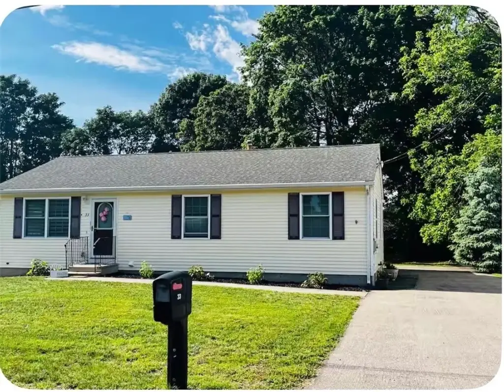 33 Cobblestone Ln, Westerly