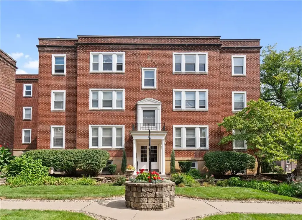 722 Wisteria Avenue G6, Mt Lebanon